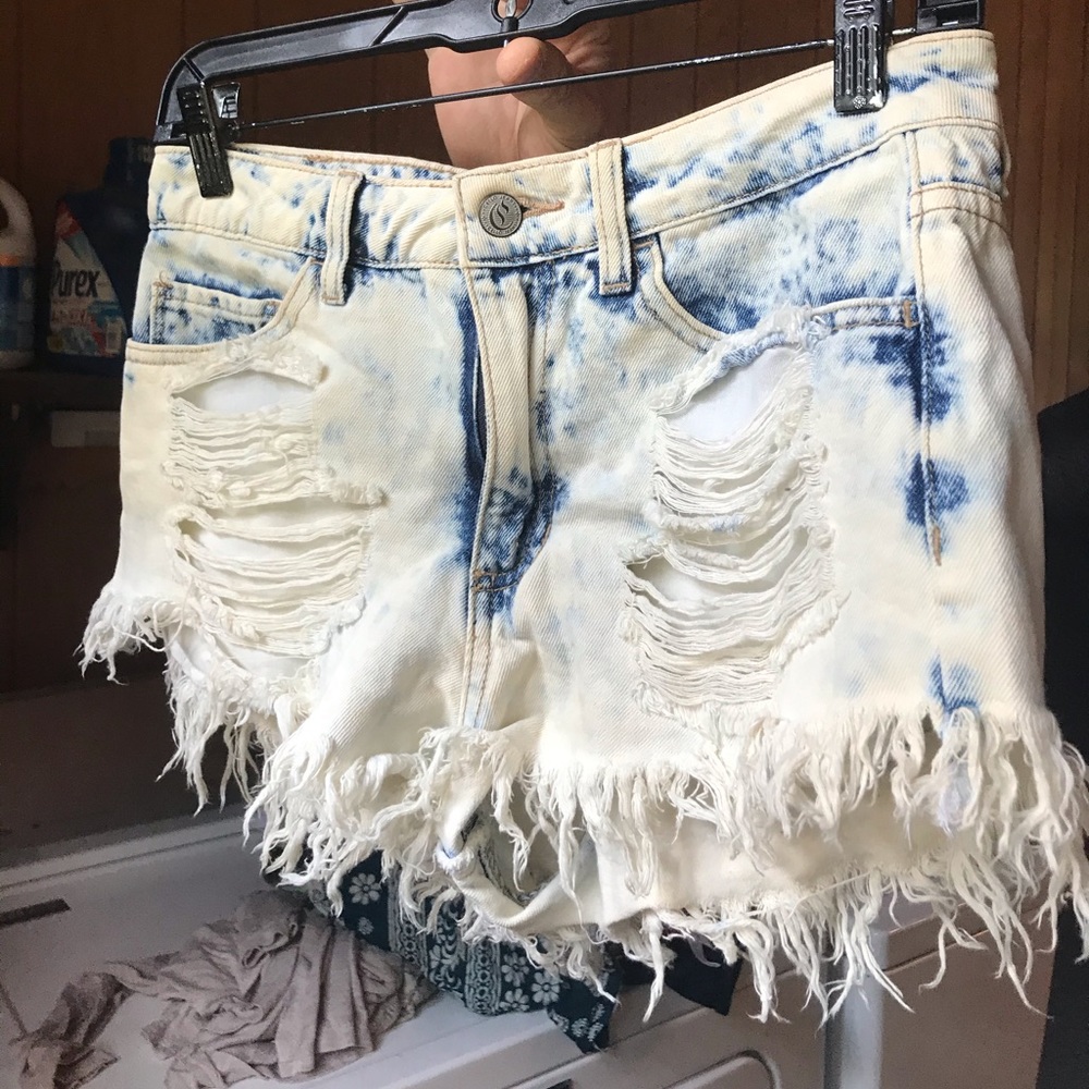 Jean shorts ripped acid wash